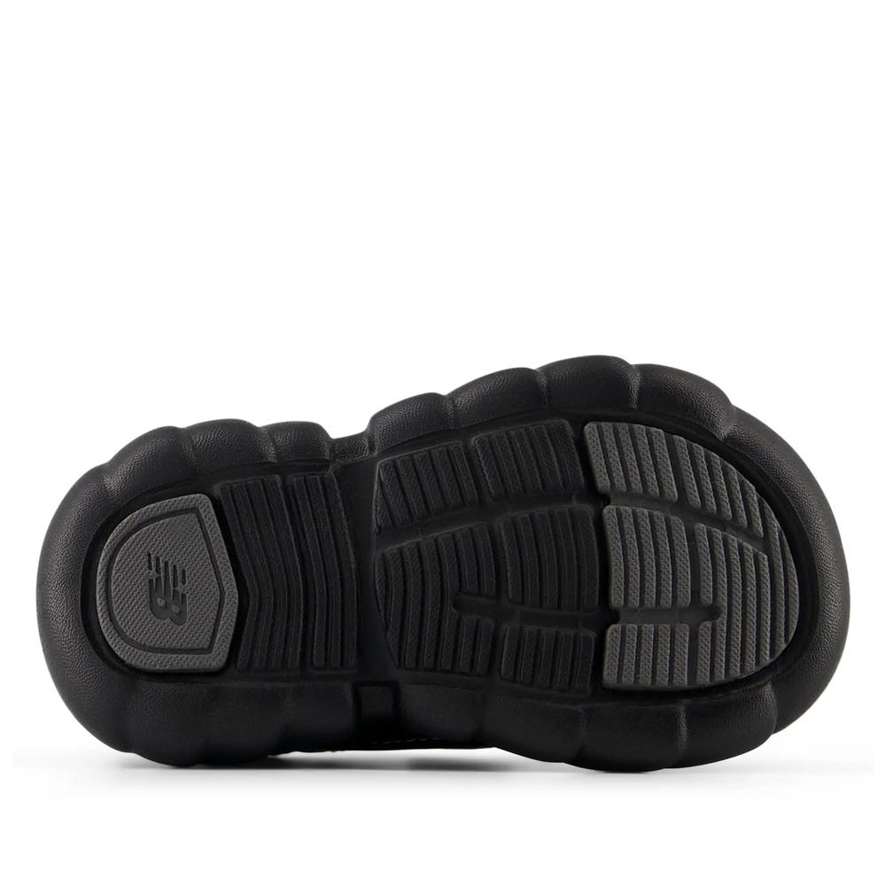 Detské sandále New Balance I230666 - čierne