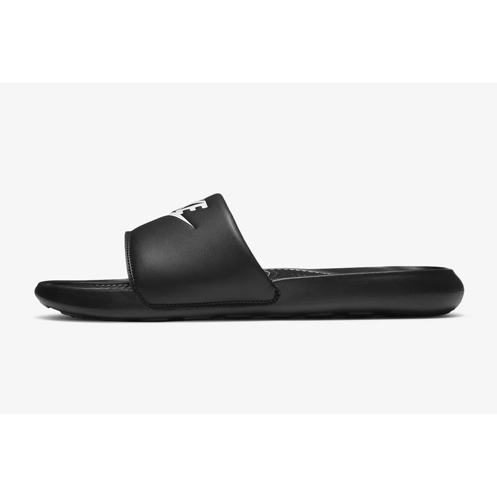 Klapky Nike Victori One CN9675-002 - čierne