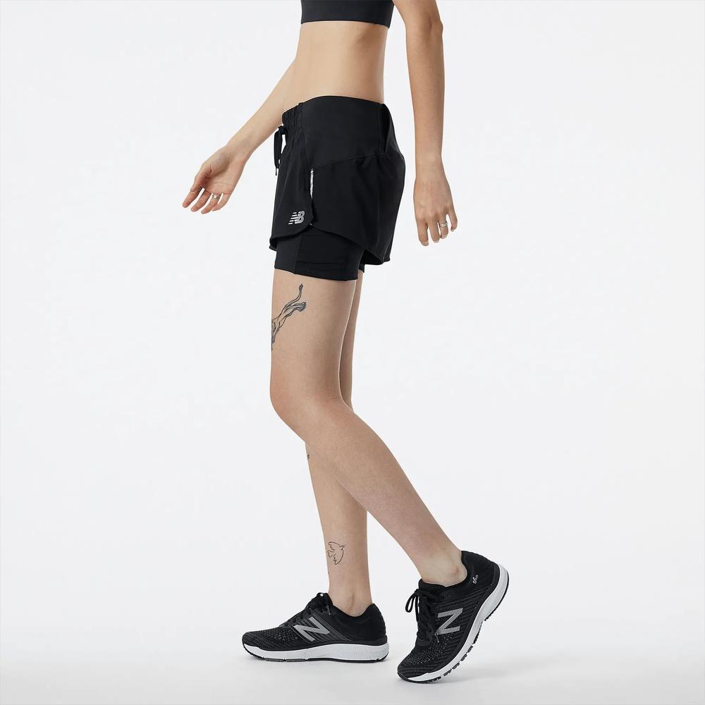 Dámske šortky New Balance WS21270BK – čierne