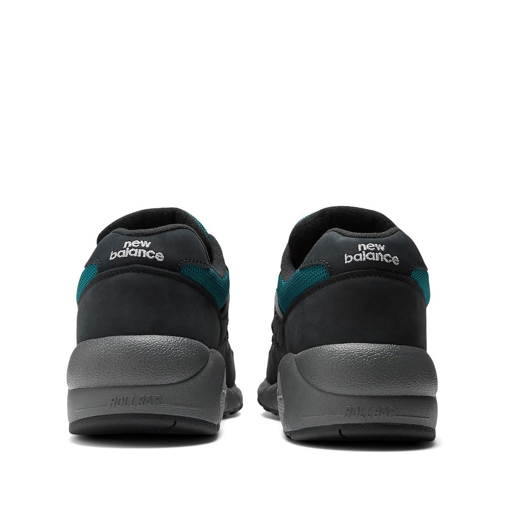 Topánky unisex New Balance MT580VE2 - čierna