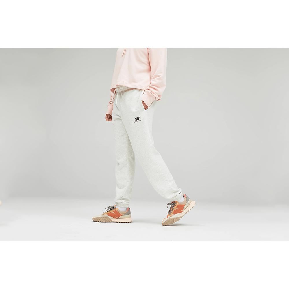 Dresové nohavice New Balance UP21500SAH - šedý