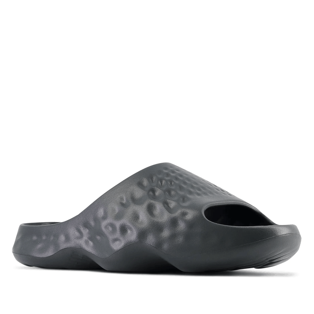 Klapky New Balance SUFHUPK3 – čierne