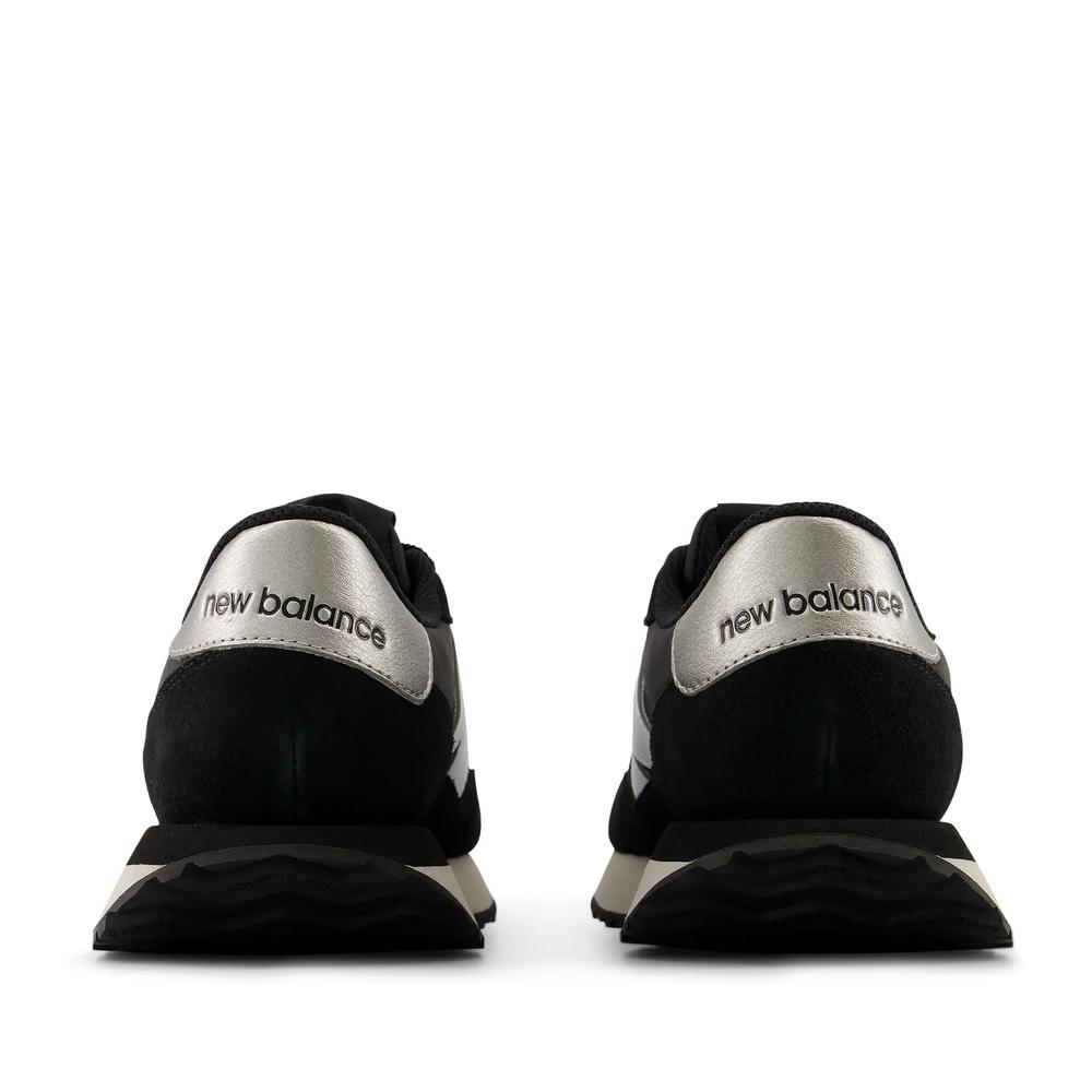 Dámske topánky New Balance W23731P - čierne