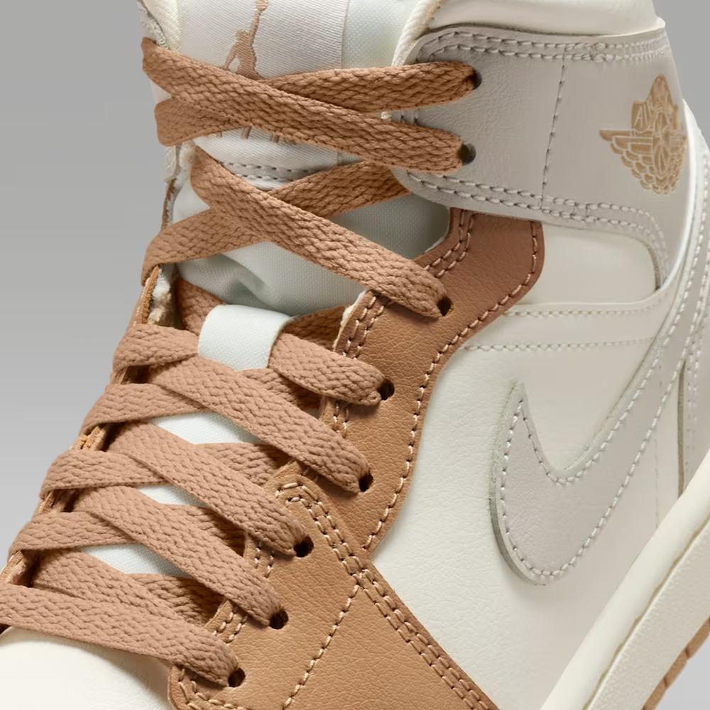 Dámske topánky Nike Air Jordan 1 Mid BQ6472-118 - viacfarebné