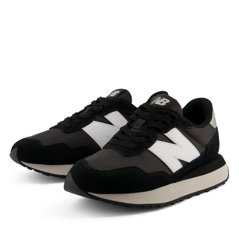 Dámske topánky New Balance W23731P - čierne