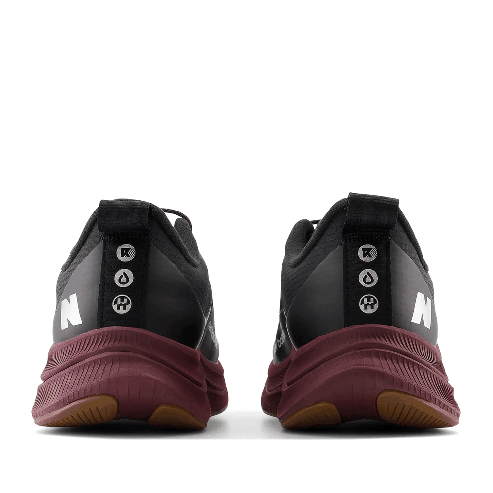 Topánky New Balance FuelCell Propel v4 Permafrost MFCPWBK - čierne
