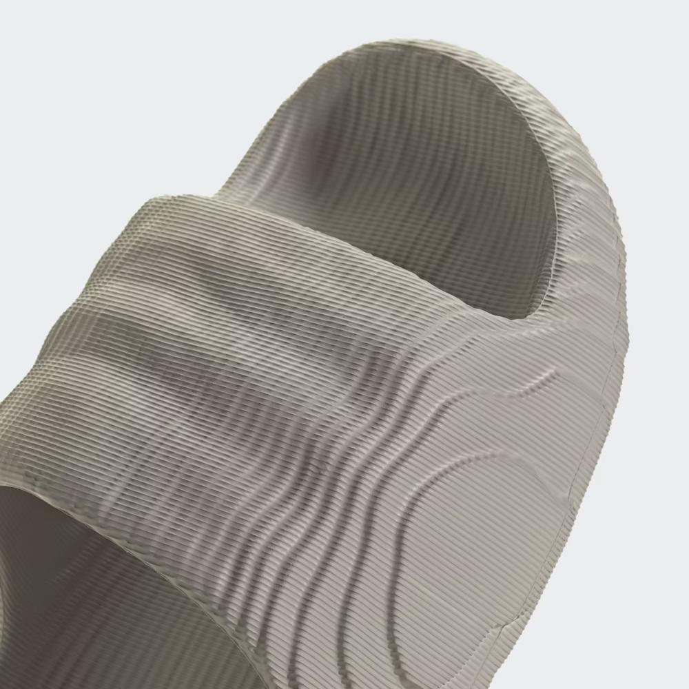 Klapky adidas Adilette 22 HQ4670 - hnedé