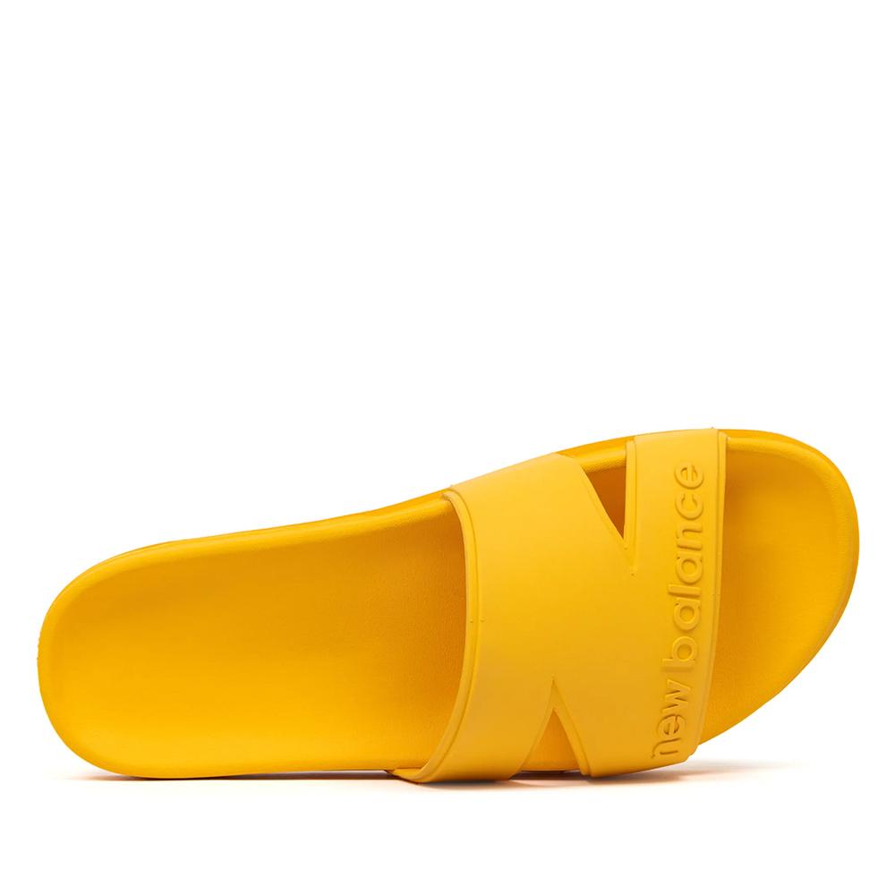 Klapky New Balance SUF20SC1 - pomarančové