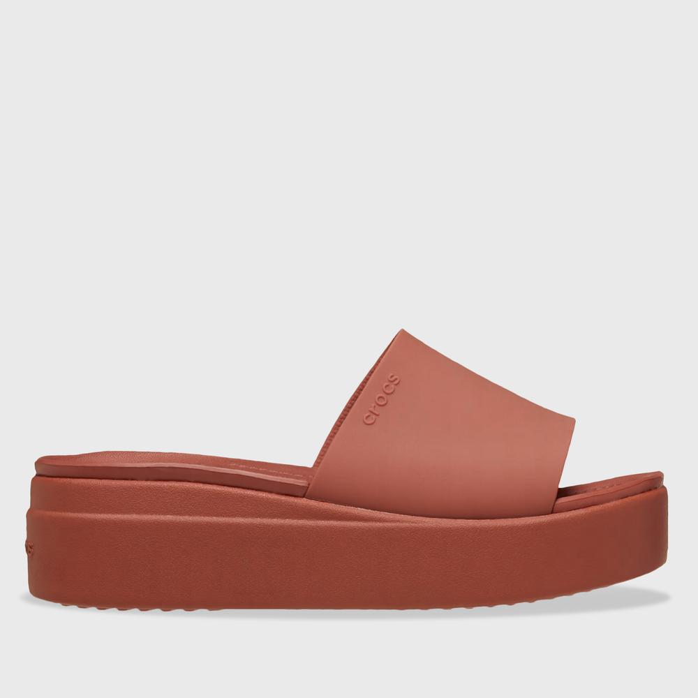 Klapky Crocs Brooklyn Slide 208728-2DT - hnedé