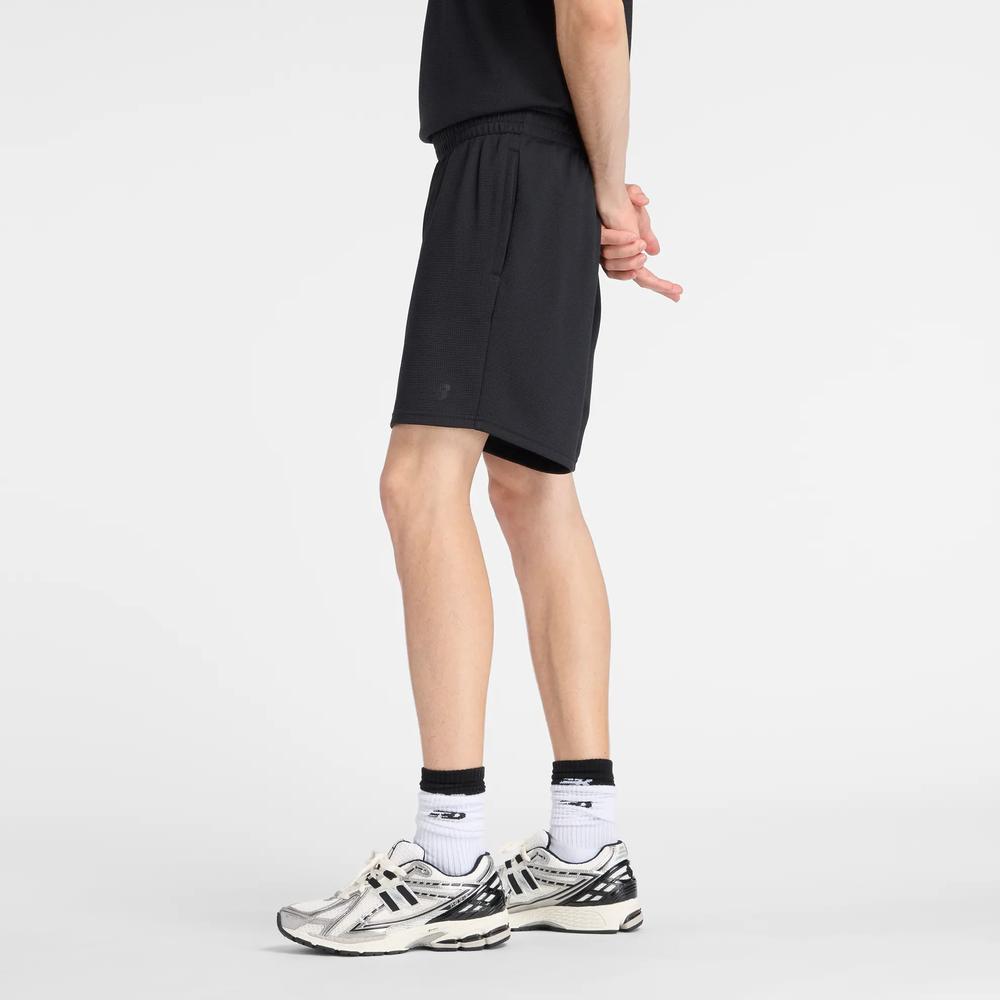 Pánske šortky New Balance MB61V17CBK - čierne