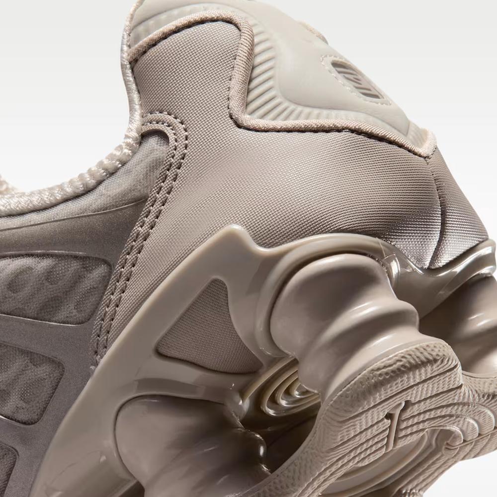 Dámske topánky Nike Shox TL AR3566-204 - béžové