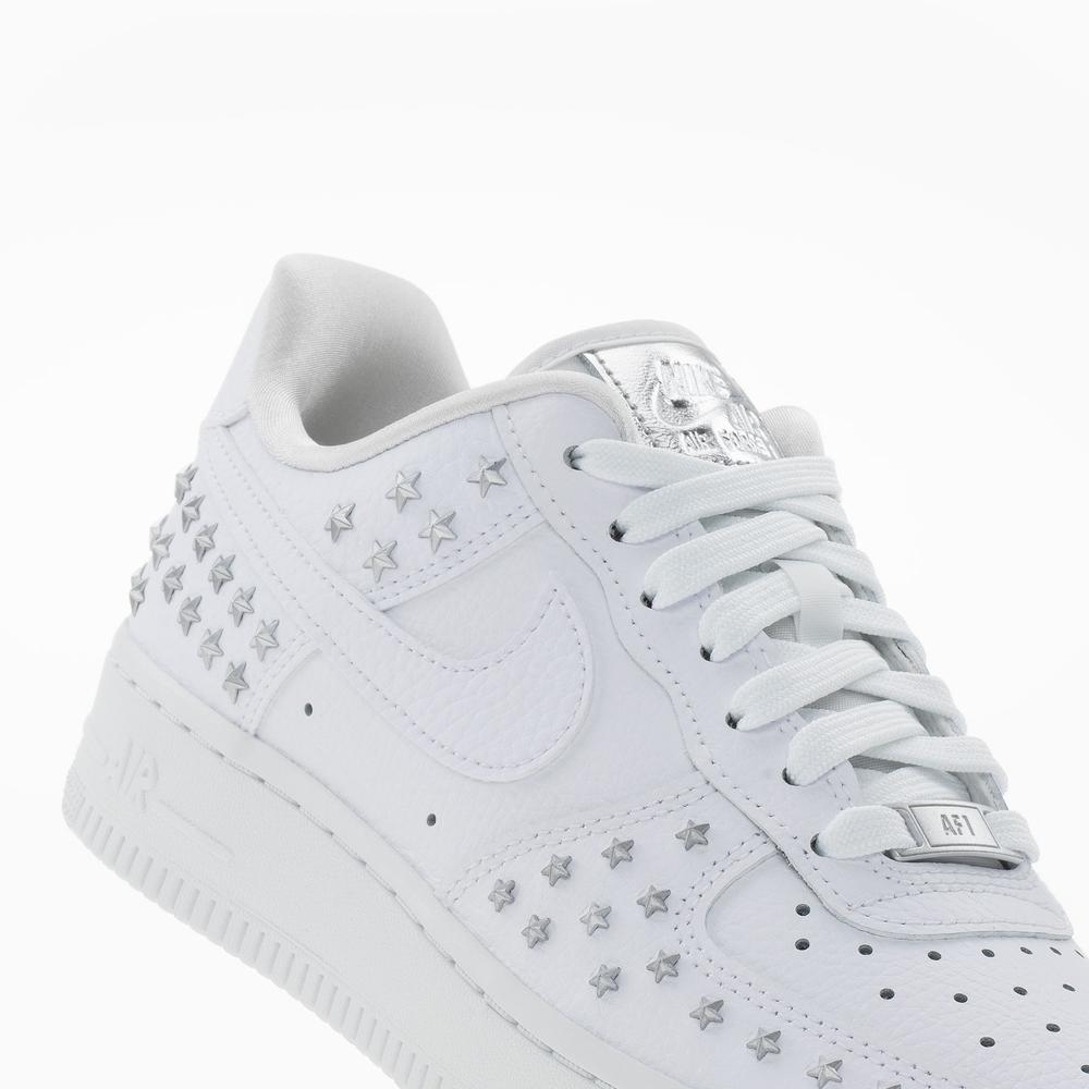 Dámske topánky Nike Air Force 1 '07 XX Studded AR0639-100 - biele