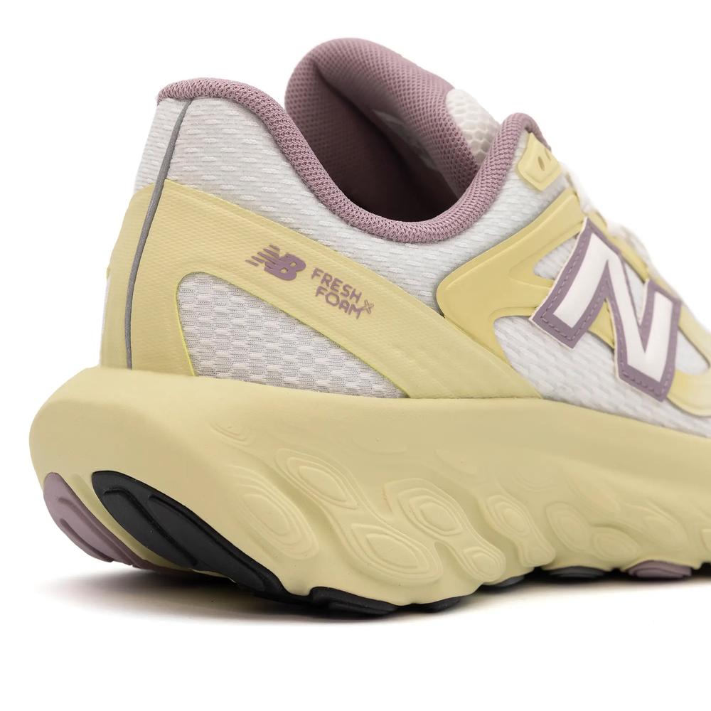 Topánky New Balance UTRNQB - biele
