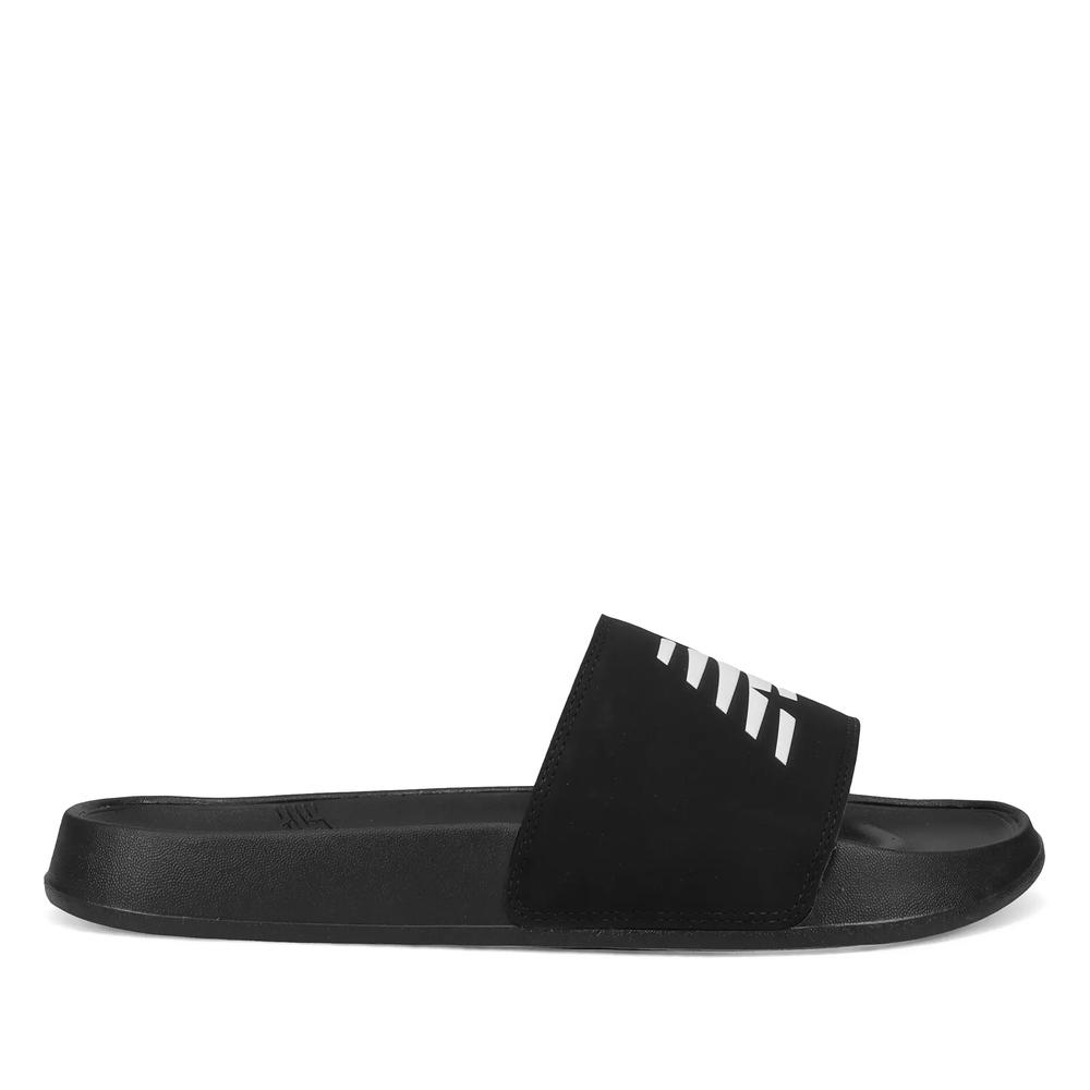 Klapky New Balance SUF200A3 - čierne