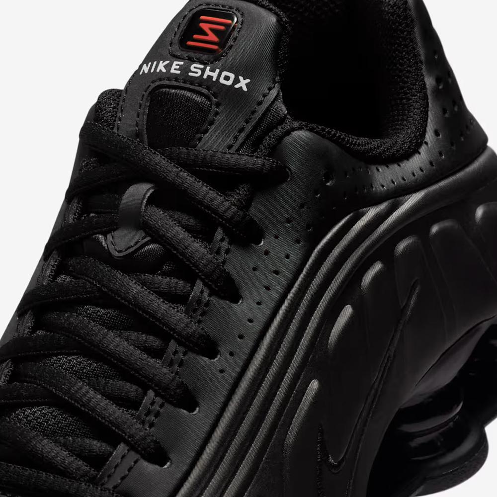 Detské topánky Nike Shox R4 CW2626-003 - čierne