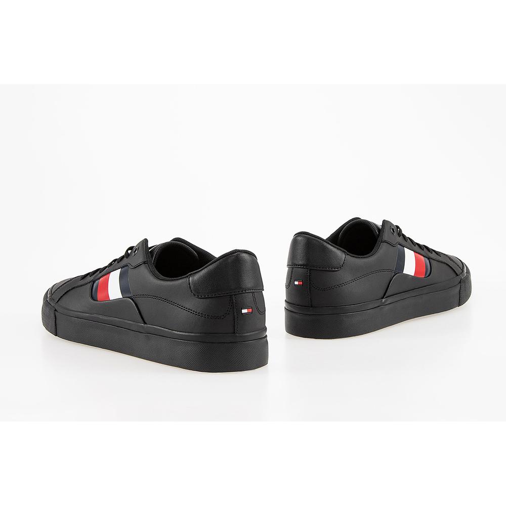 Topánky Tommy Hilfiger Signature Detailing Leather Trainers FM0FM04140-BDS - čierne