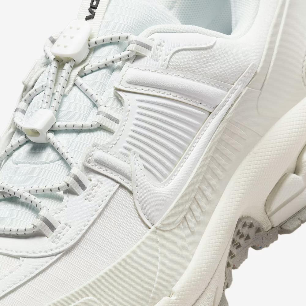 Dámske topánky Nike Zoom Vomero Roam HV6410-100 - biele