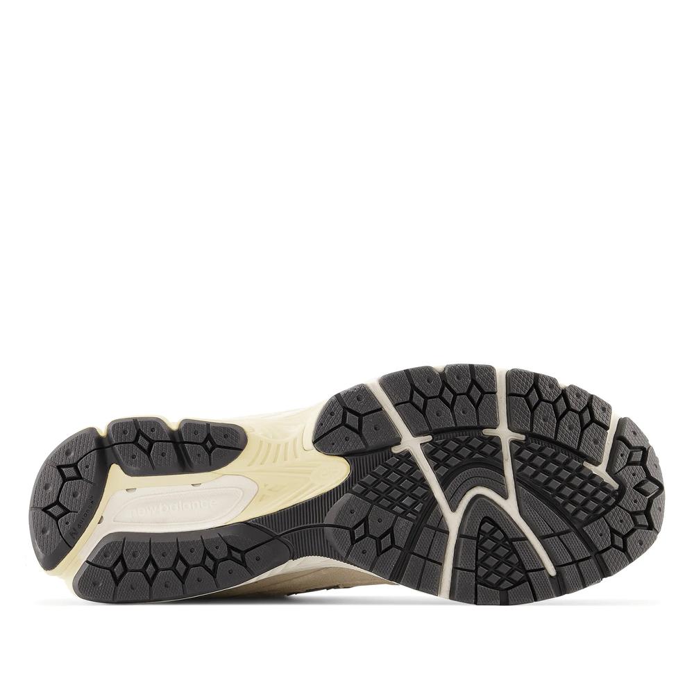 Topánky unisex New Balance M2002RCC – béžové