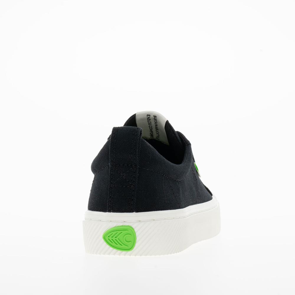 Dámske topánky Cariuma Oca Low 100103B01 - čierne