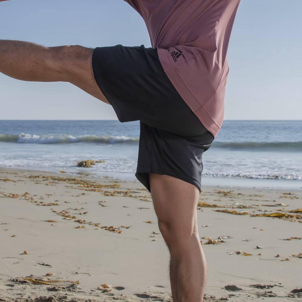 Šortky adidas Yoga Training HC4431 - čierne