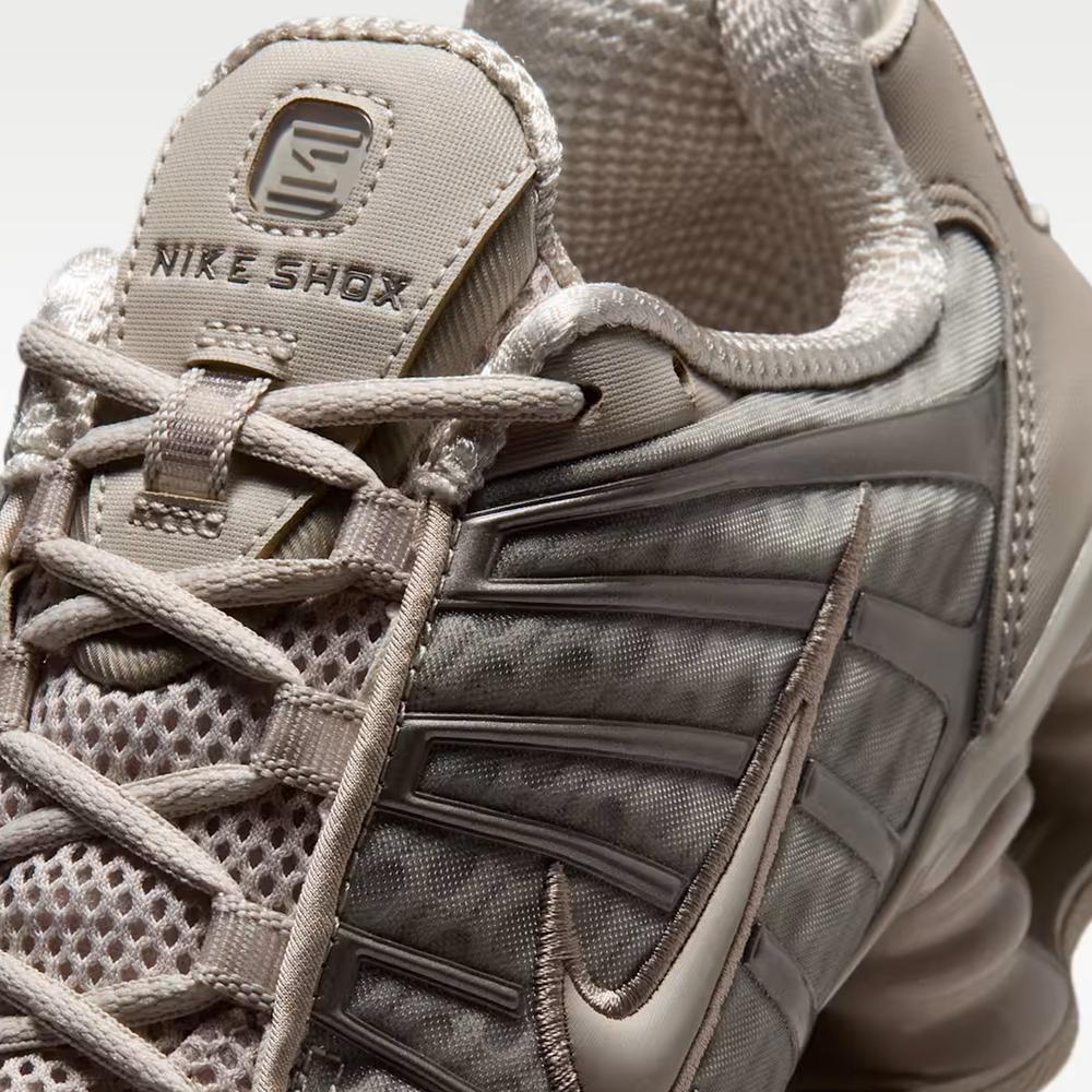 Dámske topánky Nike Shox TL AR3566-204 - béžové