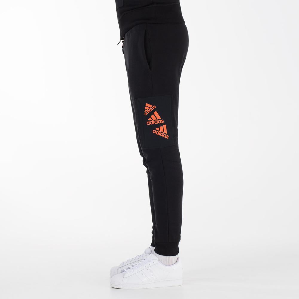 Nohavice adidas Essentials Brandlove Fleece HL9375 - čierne