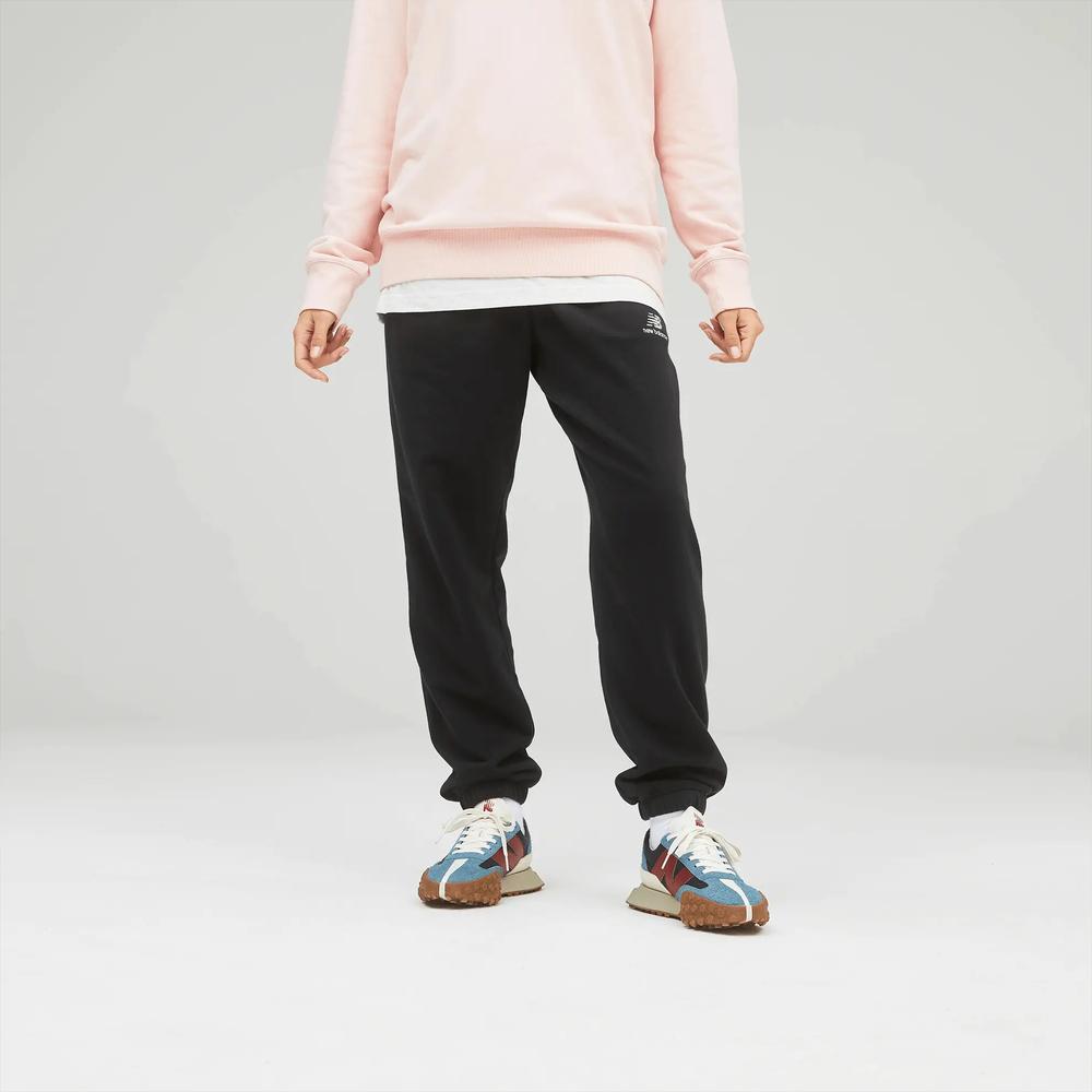 Dresové nohavice New Balance UP21500BK - čierne