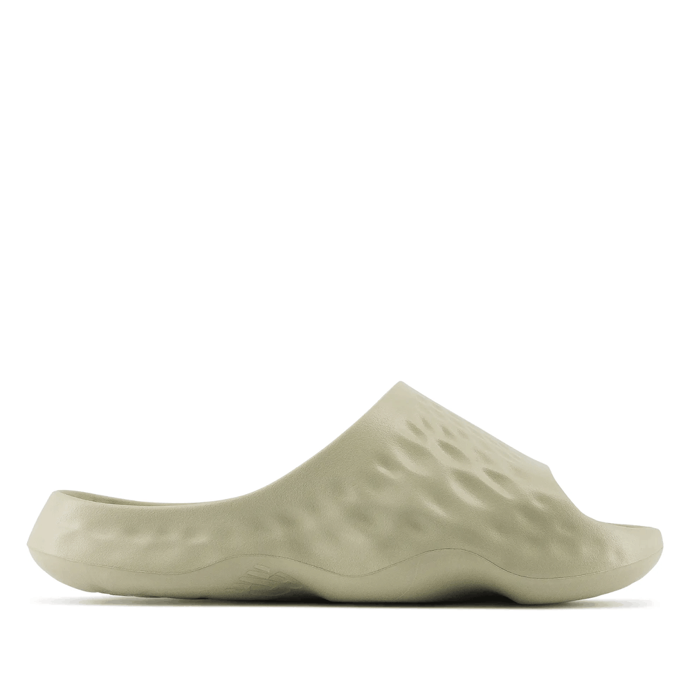 Klapky New Balance SUFHUPC3 – béžové