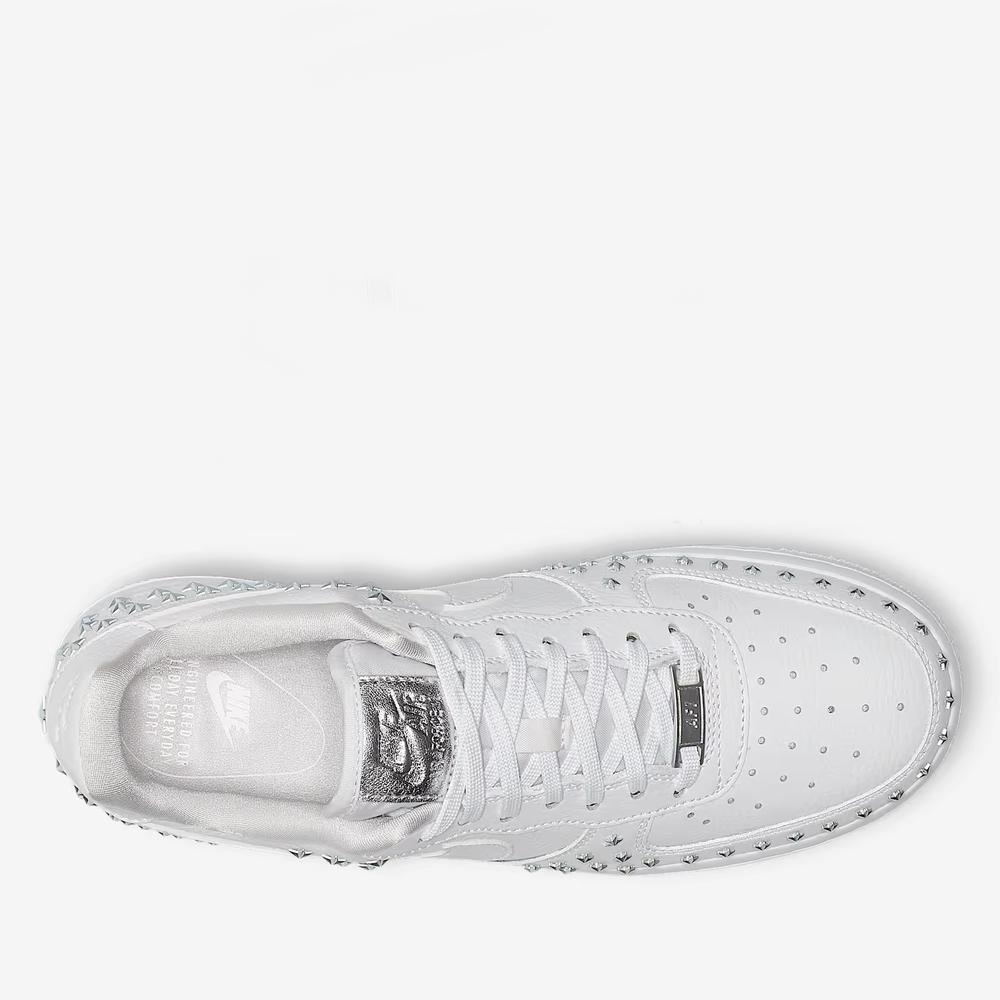Dámske topánky Nike Air Force 1 '07 XX Studded AR0639-100 - biele