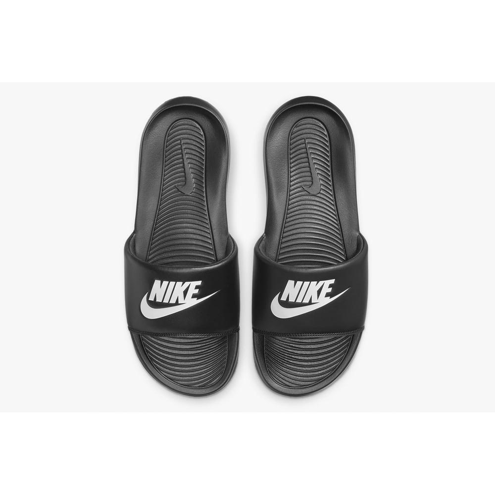 Klapky Nike Victori One CN9675-002 - čierne
