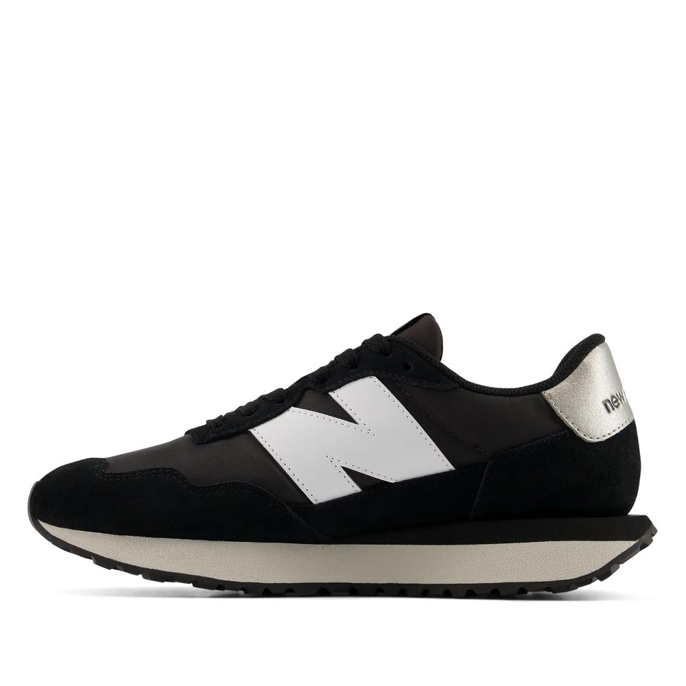 Dámske topánky New Balance W23731P - čierne