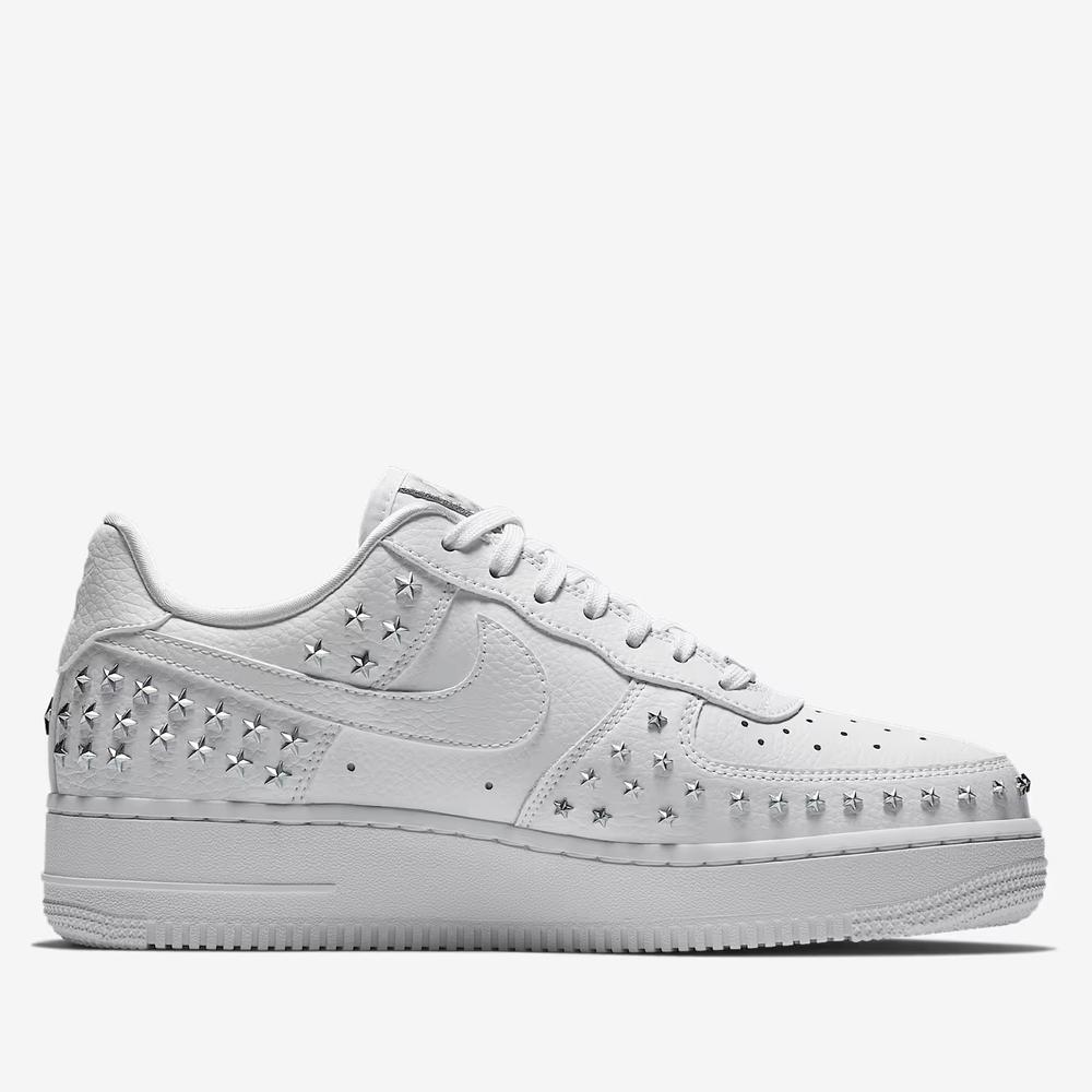 Dámske topánky Nike Air Force 1 '07 XX Studded AR0639-100 - biele