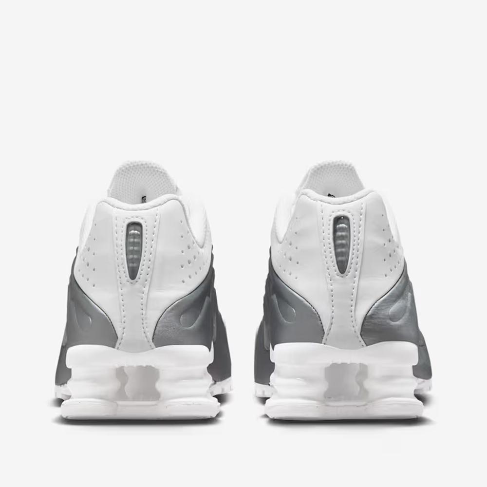Detské topánky Nike Shox R4 CW2626-101 - biele