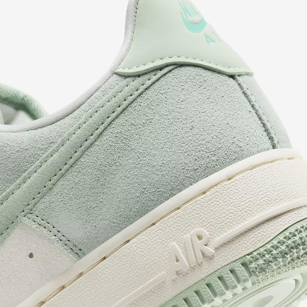 Dámske topánky Nike Air Force 1 '07 SE HQ1497-099 - zelené