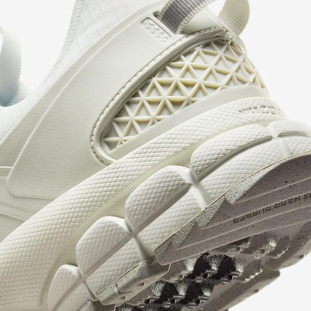 Dámske topánky Nike Zoom Vomero Roam HV6410-100 - biele