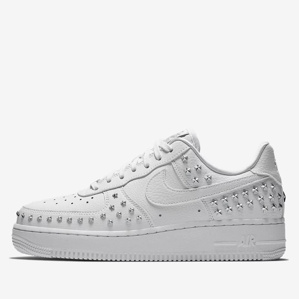 Dámske topánky Nike Air Force 1 '07 XX Studded AR0639-100 - biele