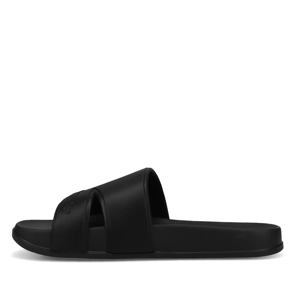 Klapky New Balance SUF20SA1 - čierne