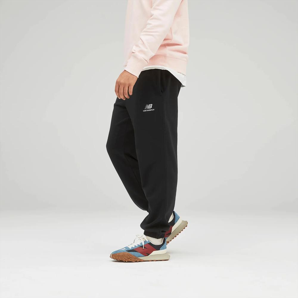 Dresové nohavice New Balance UP21500BK - čierne