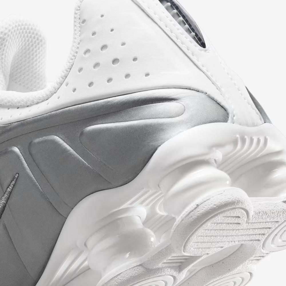 Detské topánky Nike Shox R4 CW2626-101 - biele