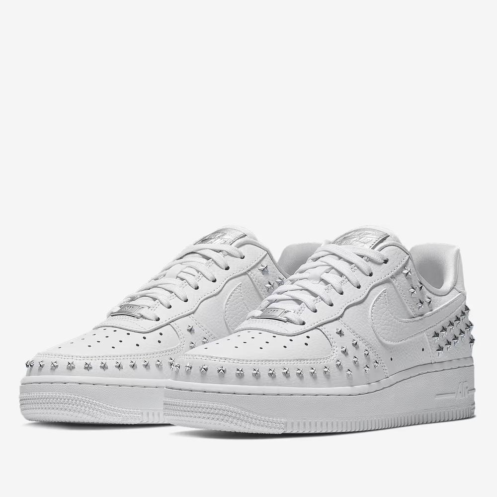 Dámske topánky Nike Air Force 1 '07 XX Studded AR0639-100 - biele