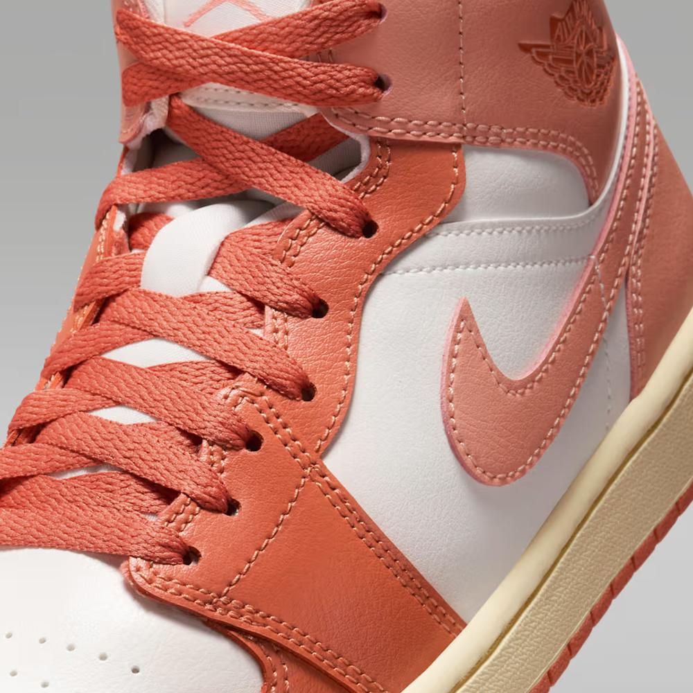 Dámske topánky Nike Air Jordan 1 Mid BQ6472-180 - pomarančové