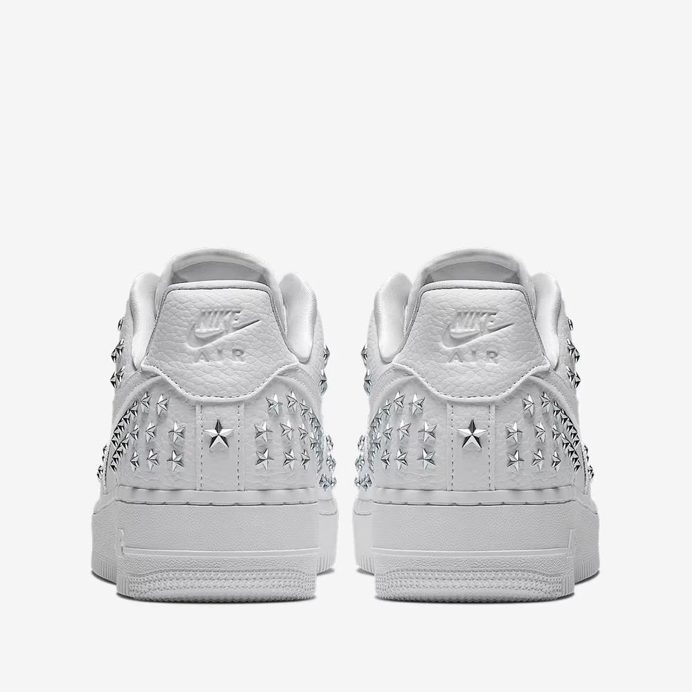 Dámske topánky Nike Air Force 1 '07 XX Studded AR0639-100 - biele