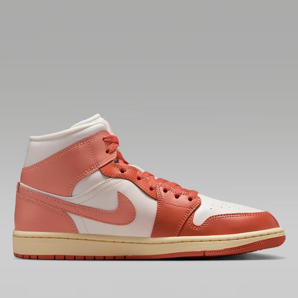 Dámske topánky Nike Air Jordan 1 Mid BQ6472-180 - pomarančové