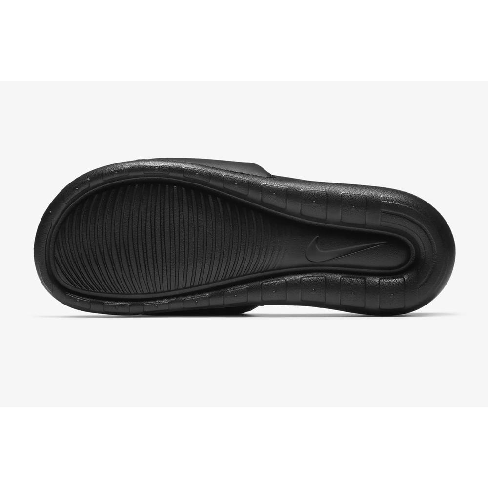 Klapky Nike Victori One CN9675-002 - čierne