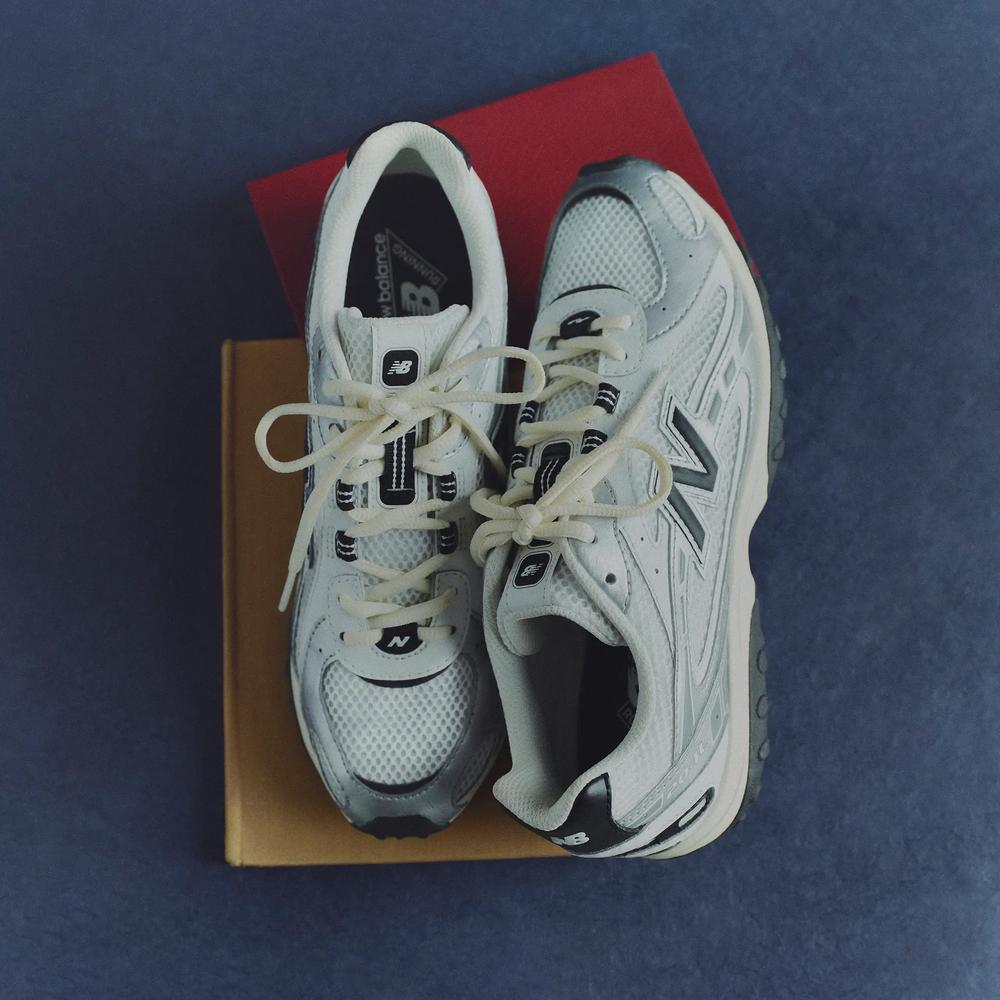 Unisex topánky New Balance U204LSWD - strieborné
