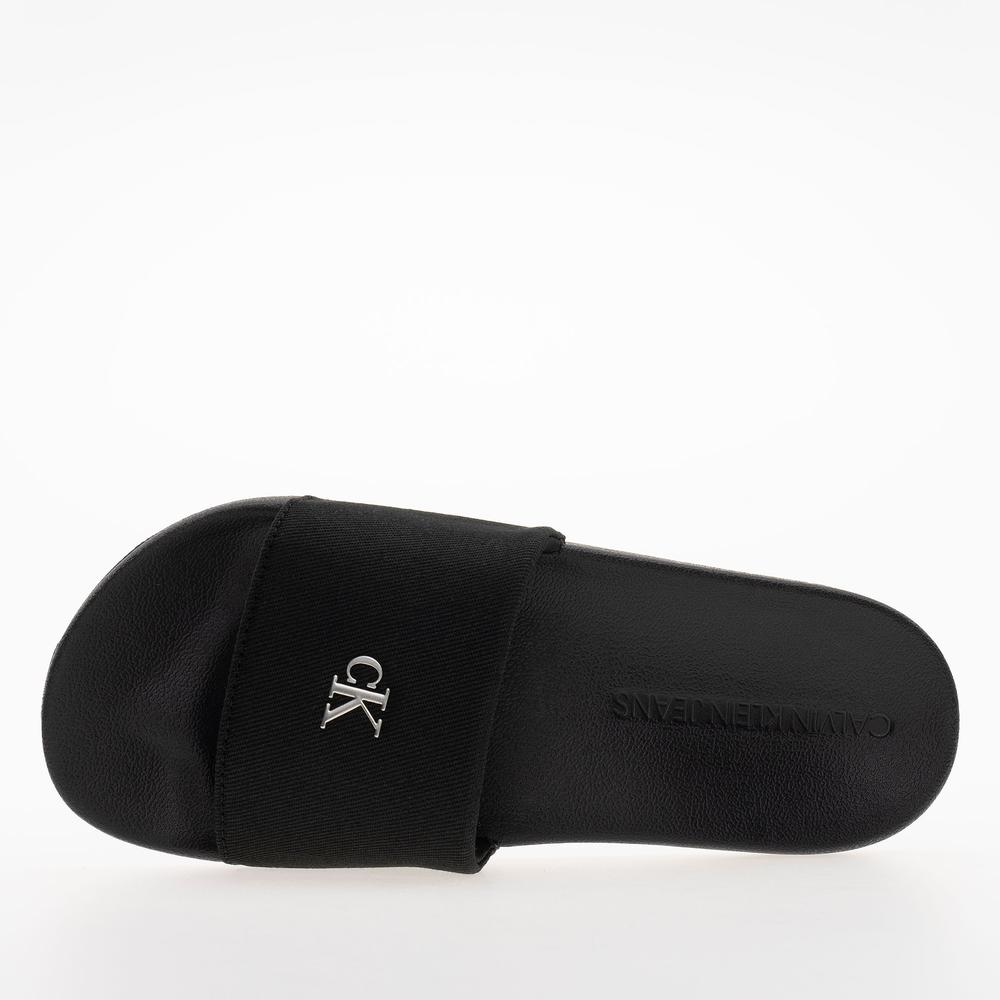 Klapky Calvin Klein Slide Monogram Hardware YW0YW01713-0GJ - čierne