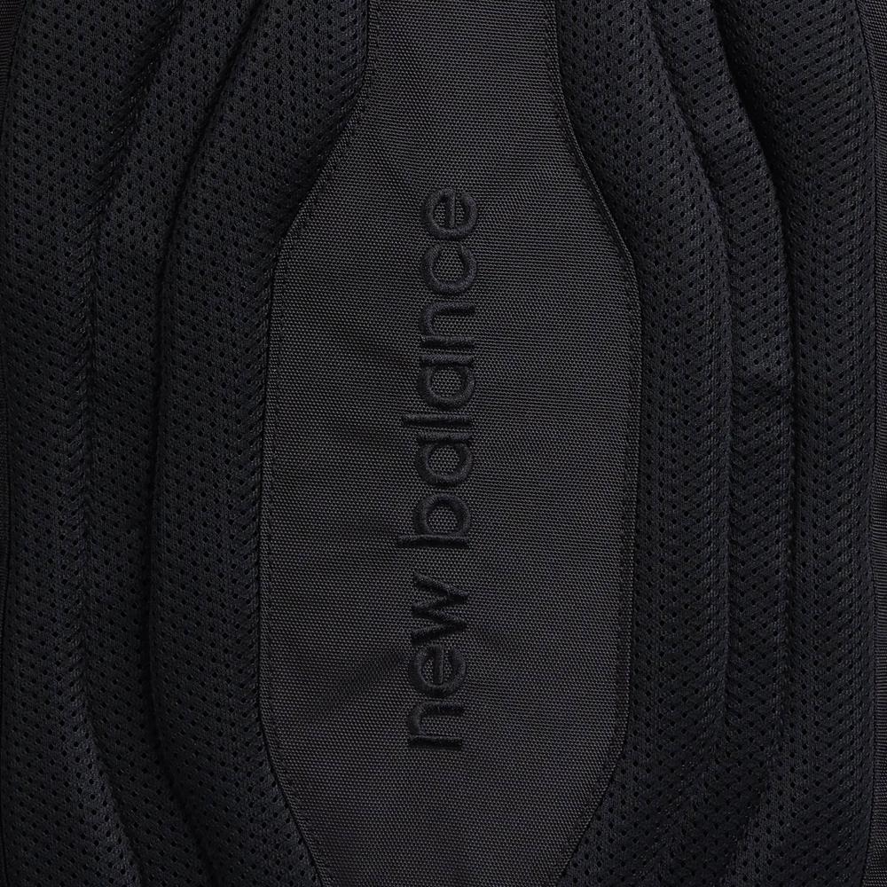 Ruksak pre každého New Balance LAB23199BK - čierne