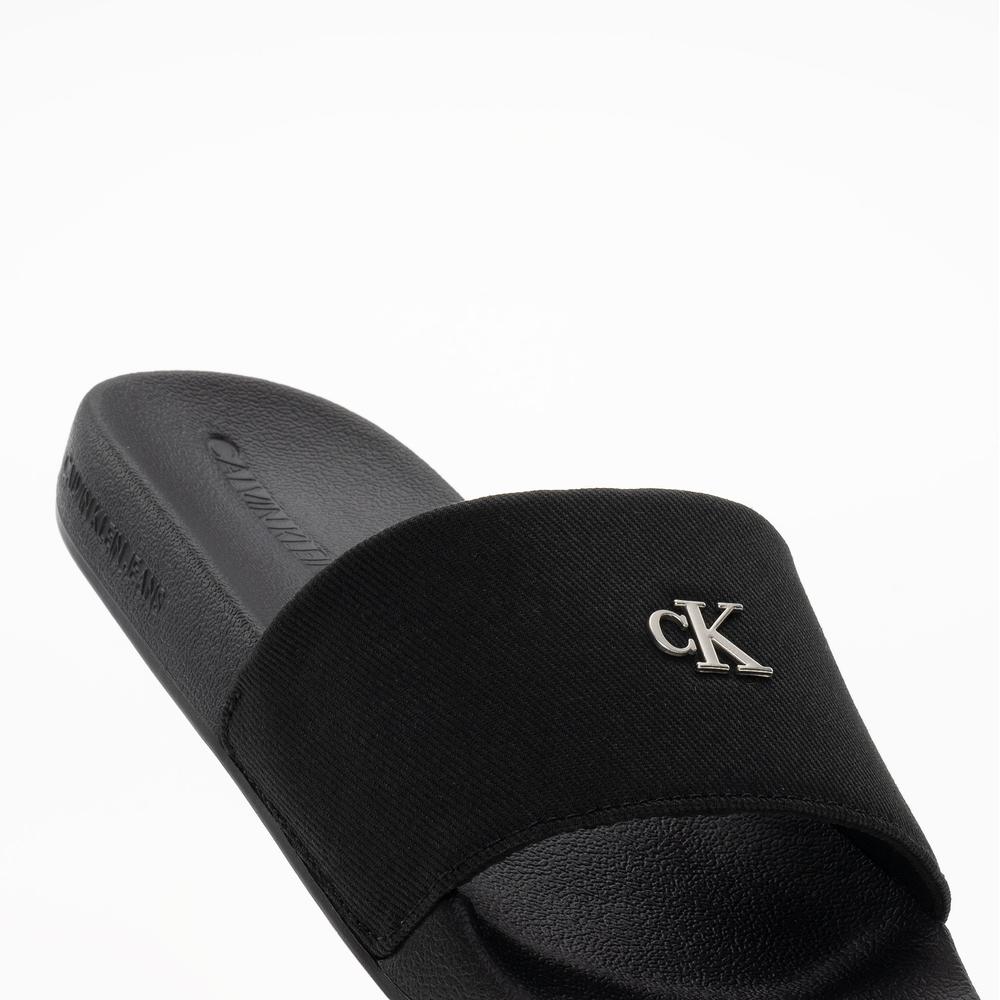Klapky Calvin Klein Slide Monogram Hardware YW0YW01713-0GJ - čierne