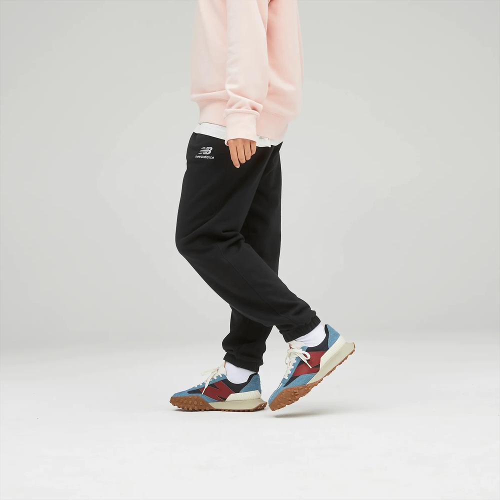 Dresové nohavice New Balance UP21500BK - čierne