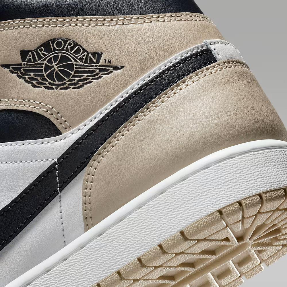 Pánske topánky Air Jordan 1 Mid DQ8426-153 - biele